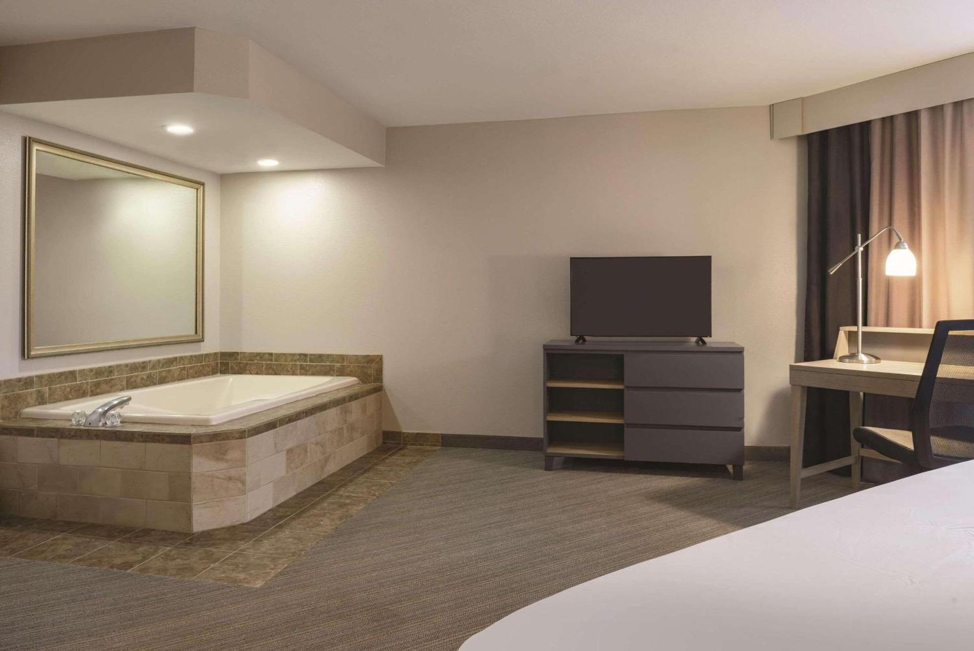 Country Inn & Suites By Radisson, Germantown, Wi المظهر الخارجي الصورة